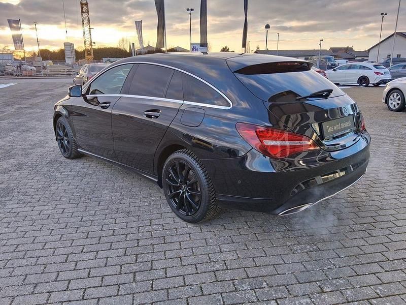 Gebraucht Mercedes CLA220 Shooting Brake 177 PS (130 kW) 2017 Kosmosschwarz  metalliclack (metallic) Kombi