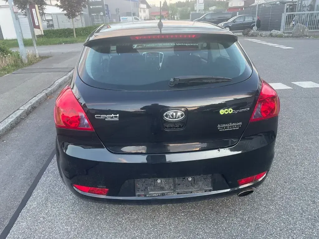 Używany Kia ProCeed 90 KM (66 kW) 2011 Czarny Hatchback