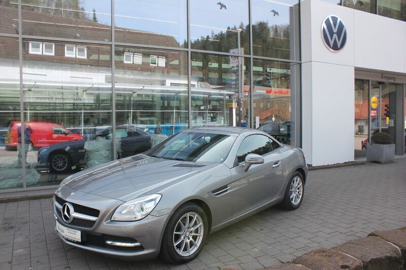 Palladiumsilber metalliclack Gebraucht 2012 Mercedes SLK200 Cabrio | 13.490 € (Fairer Preis) - Bild 1/4