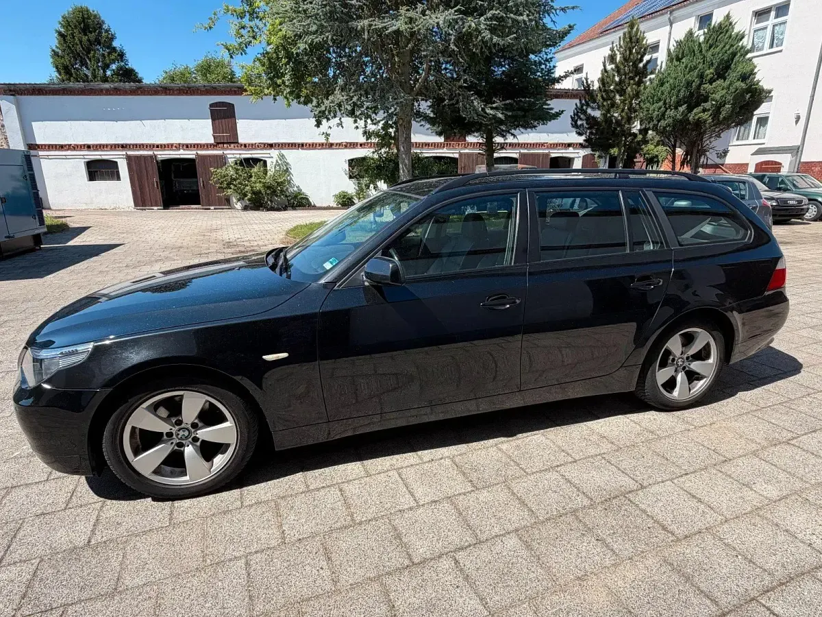 Gebraucht BMW 525 Basis 177 PS (130 kW) 2005 Schwarz Kombi
