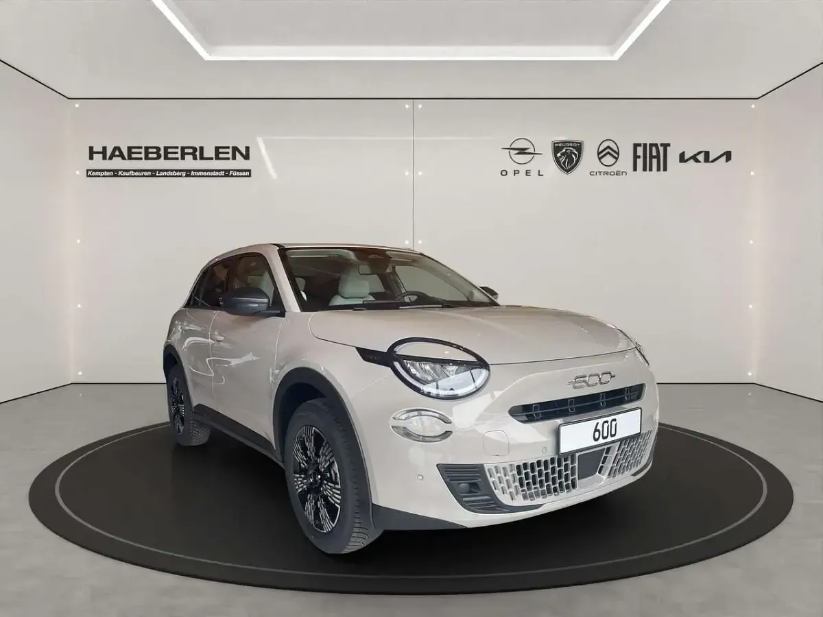Neu Fiat 600 Business 110 PS (80 kW) 2026 Cappuccino beige SUV