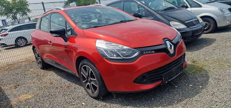 Rot Gebraucht 2015 Renault Clio GrandTour Dynamique Kombi | 3.990 € (Superpreis) - Bild 1/4