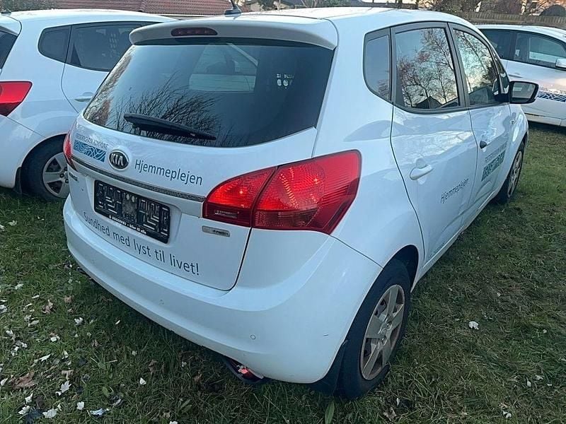 Weiß Gebraucht 2018 Kia Venga Platinum Edition Kleinwagen | 1.800 € - Bild 1/4