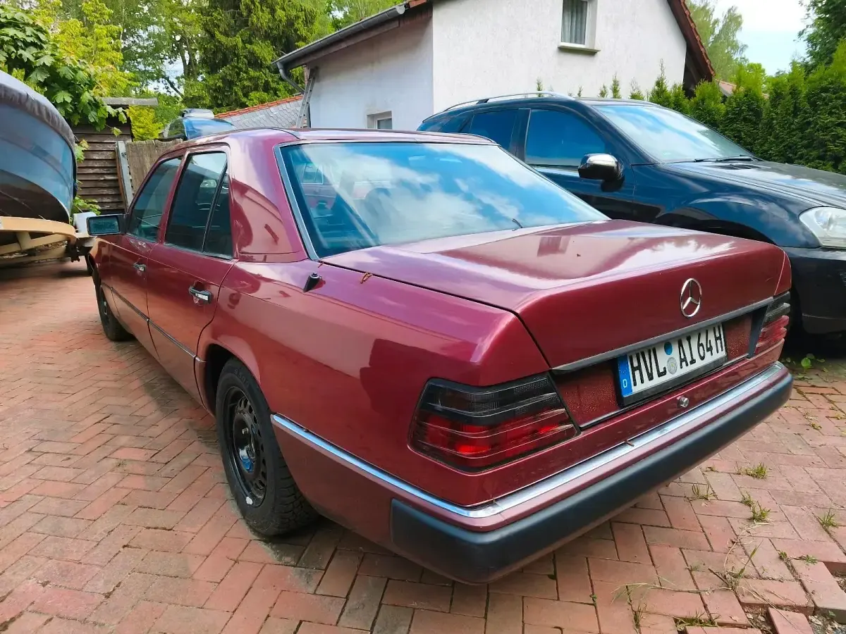 Gebraucht Mercedes E230 1991 Rot Limousine
