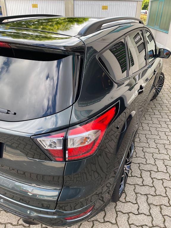 Gebraucht Ford Kuga ST-Line 242 PS (177 kW) 2018 Grün SUV