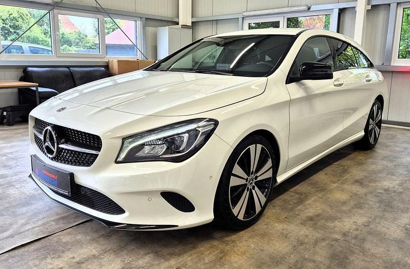 Weiß Gebraucht 2017 Mercedes CLA180 Shooting Brake Kombi | 16.390 € (Etwas zu teuer) - Bild 1/4