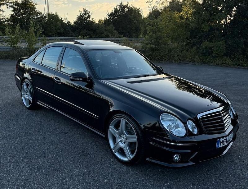 Schwarz Gebraucht 2006 Mercedes E350 Avantgarde Limousine | 13.900 € - Bild 1/4