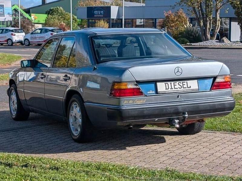 Gebraucht Mercedes 200 75 PS (55 kW) 1989 Grau Limousine