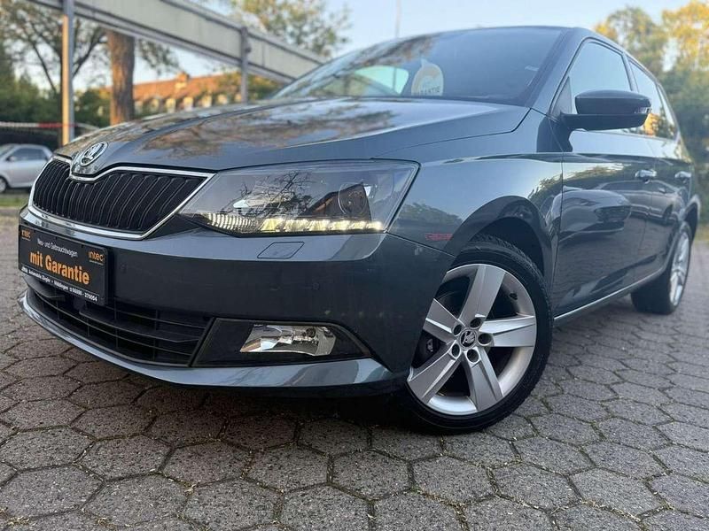 Grau Gebraucht 2016 Skoda Fabia Kleinwagen | 9.591 € (Fairer Preis) - Bild 1/4
