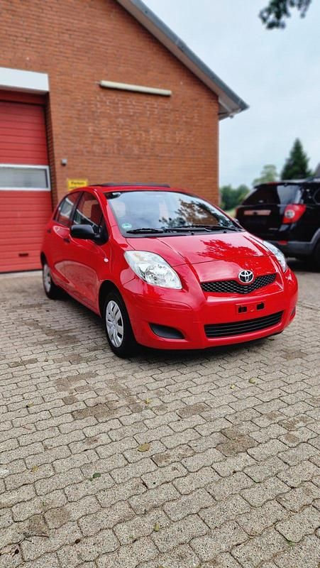 Gebraucht Toyota Yaris 69 PS (50 kW) 2011 Rot Cabrio