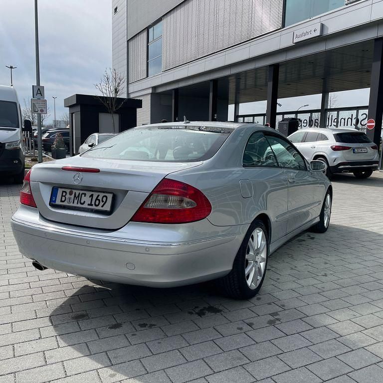 Gebraucht Mercedes CLK200 184 PS (135 kW) 2009 Silber Coupé