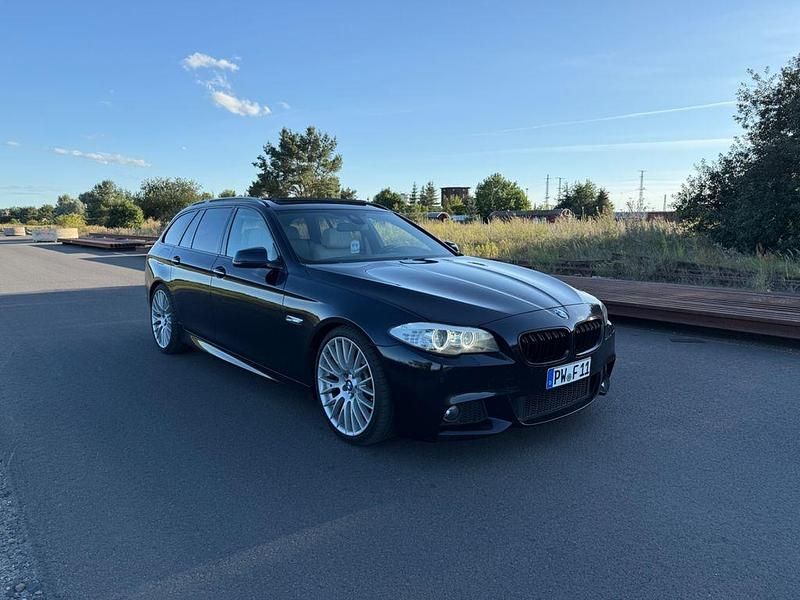 Blau Gebraucht 2013 BMW 530 Performance Kombi | 13.400 € (Fairer Preis) - Bild 1/4