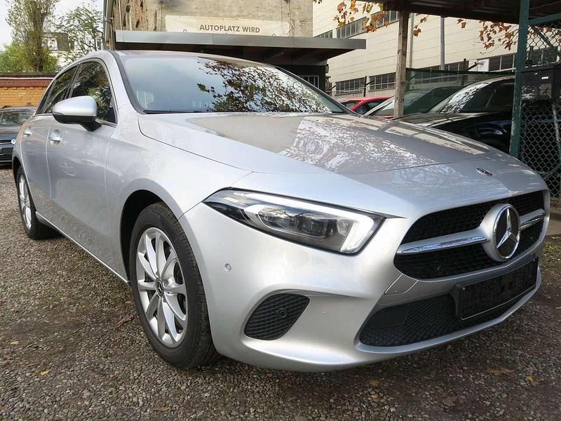 Gebraucht Mercedes A200 163 PS (119 kW) 2018 Iridiumsilber  metalliclack Kleinwagen