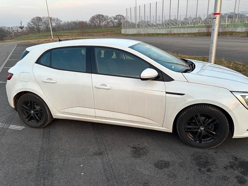 Gebraucht Renault Mégane IV 101 PS (74 kW) 2017 Weiß Limousine