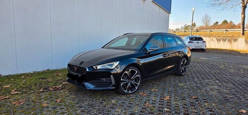 Second-hand Cupra Leon VZ 300 CP (220 kW) 2023 Negru Break
