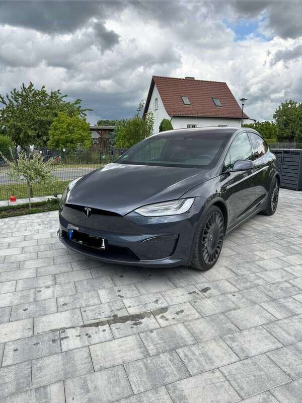 Grau Gebraucht 2023 Tesla Model X Plaid SUV | 85.000 € (Guter Preis) - Bild 1/4