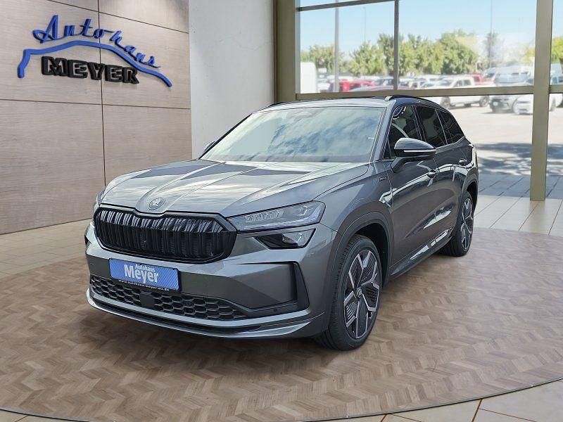 Graphite grau Neu 2025 Skoda Kodiaq SportLine SUV | 43.410 € - Bild 1/4