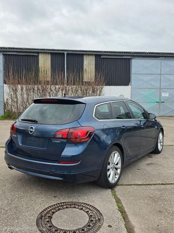 Gebraucht Opel Astra 179 PS (131 kW) 2011 Blau Kombi