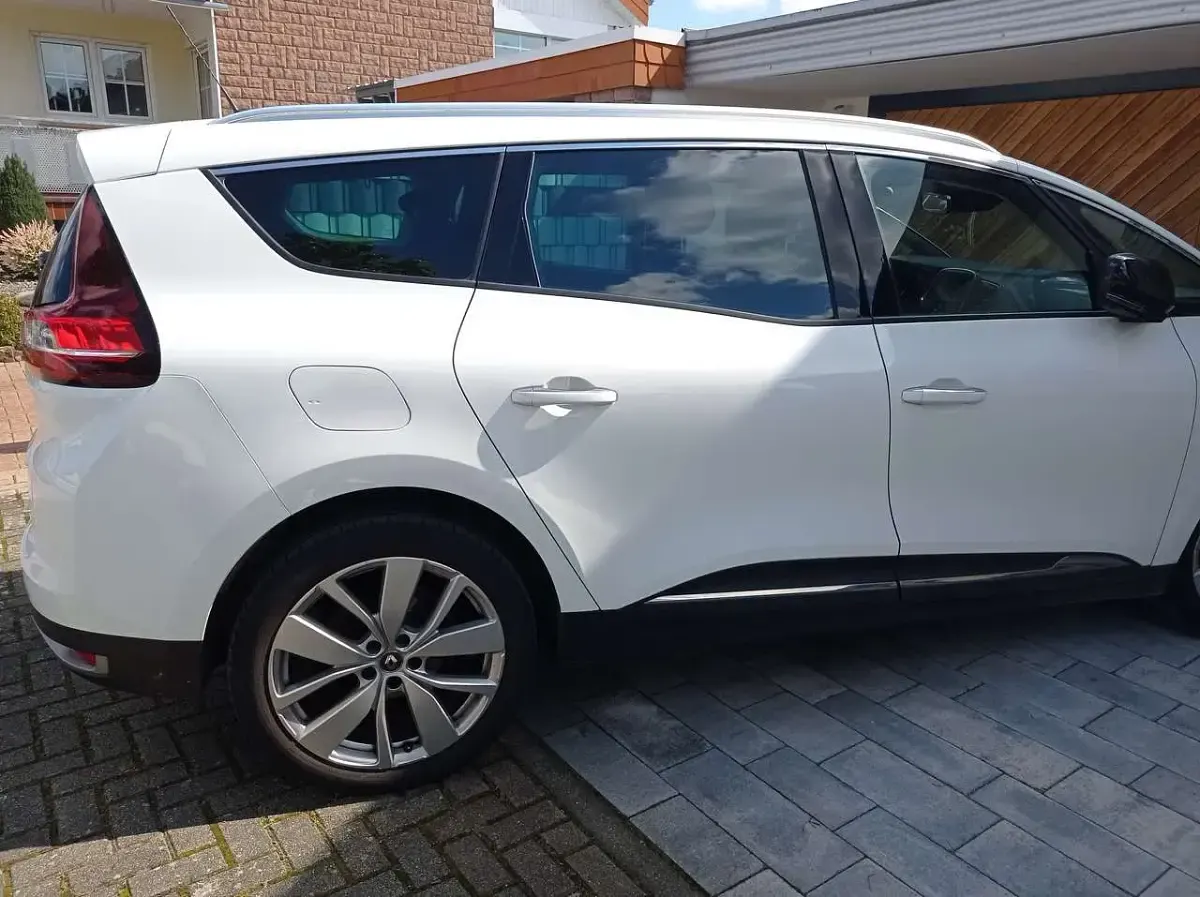 Gebraucht Renault Scenic E-Tech Bose Edition 140 PS (102 kW) 2019 Weiß Van / Kleinbus