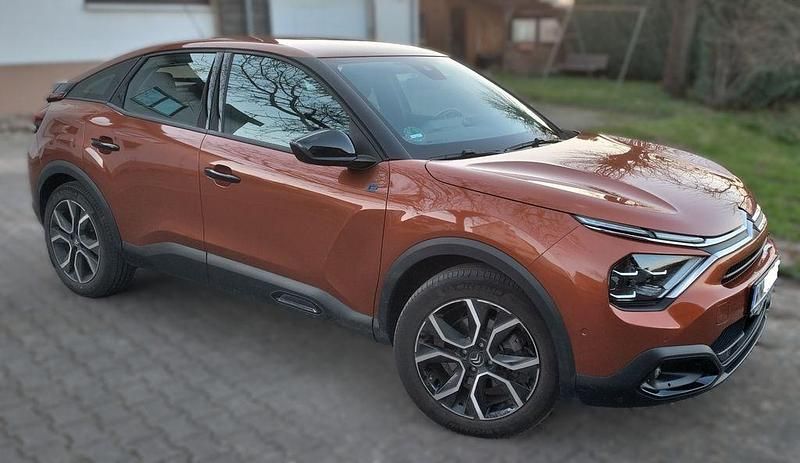 Używany Citroën e-C4 Feel 100 kW (136 KM) 2022 Brązowy SUV