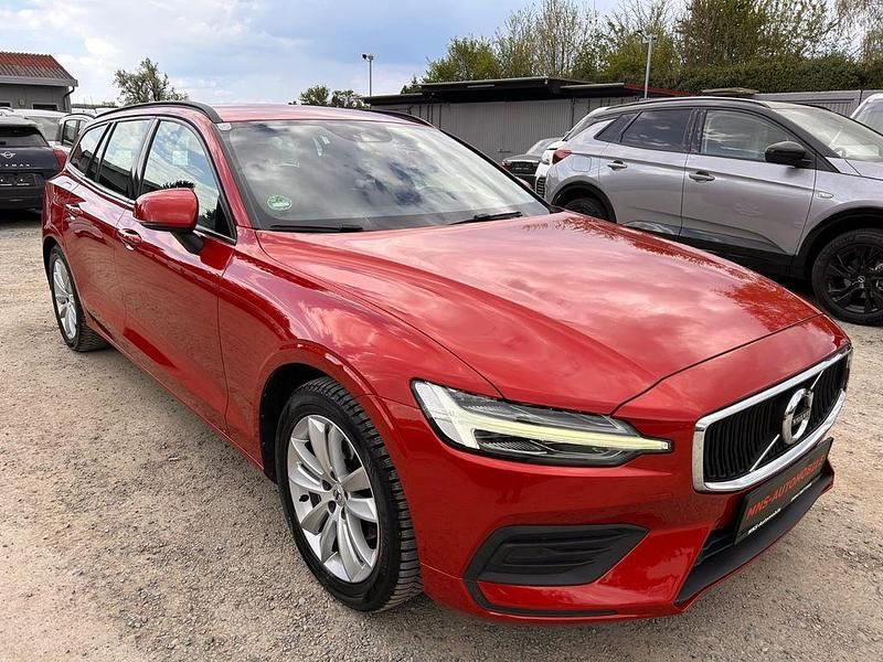 Gebraucht Volvo V60 Momentum 150 PS (110 kW) 2019 Rot Kombi