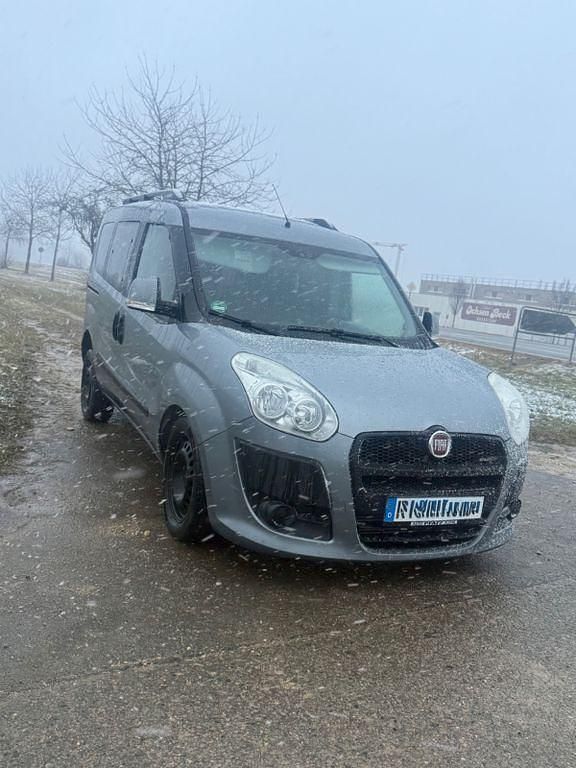 Gebraucht Fiat Doblò 105 PS (77 kW) 2011 Grau Van / Kleinbus