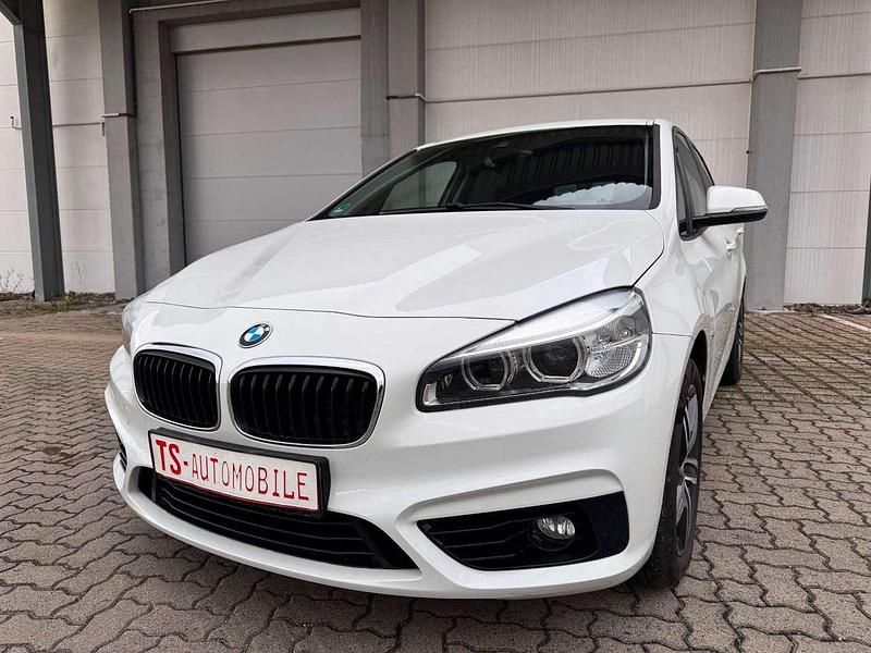 Alpinweiss iii Gebraucht 2017 BMW 220 Sport Line Kombi | 17.490 € (Fairer Preis) - Bild 1/4