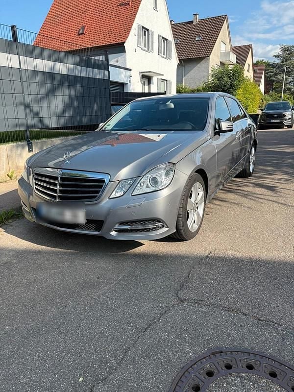 Andere außenfarben Gebraucht 2013 Mercedes E250 Avantgarde Limousine | 15.000 € (Guter Preis) - Bild 1/4