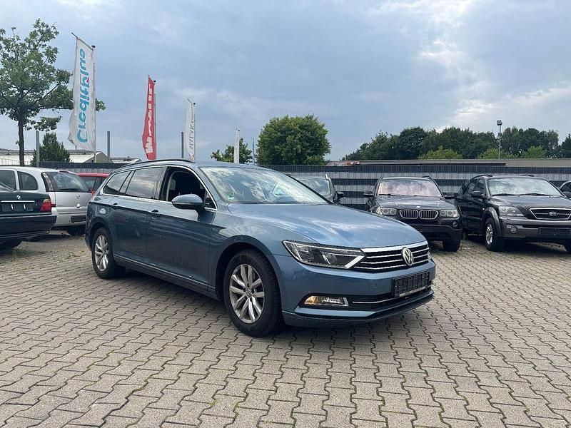 Blau Gebraucht 2015 VW Passat Comfortline Kombi | 10.750 € (Superpreis) - Bild 1/4