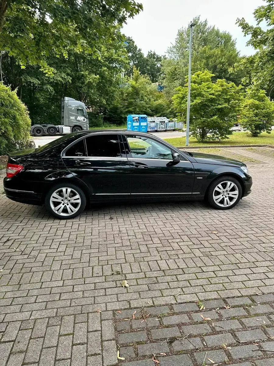 Gebraucht Mercedes C220 170 PS (125 kW) 2010 Schwarz Limousine
