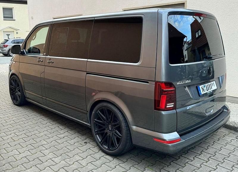 Gebraucht VW Multivan Sportline 204 PS (150 kW) 2021 Grau Van