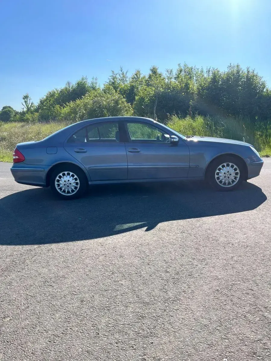 Gebraucht Mercedes E200 Elegance 163 PS (119 kW) 2004 Blau Limousine