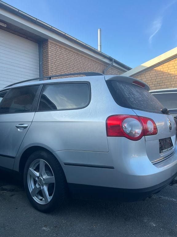 Gebraucht VW Passat 105 PS (77 kW) 2008 Grau Limousine