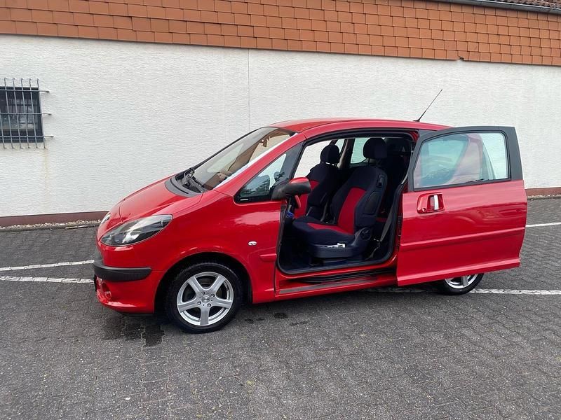 Rot Gebraucht 2005 Peugeot 1007 Kleinwagen | 5.000 € - Bild 1/4