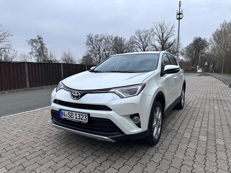 Gebraucht Toyota RAV4 143 PS (105 kW) 2016 Weiß SUV