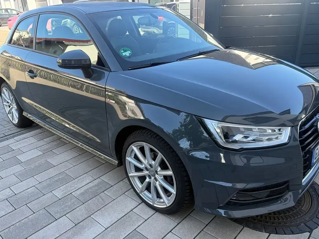 Gebraucht Audi A1 Design 95 PS (69 kW) 2016 Grau Kleinwagen