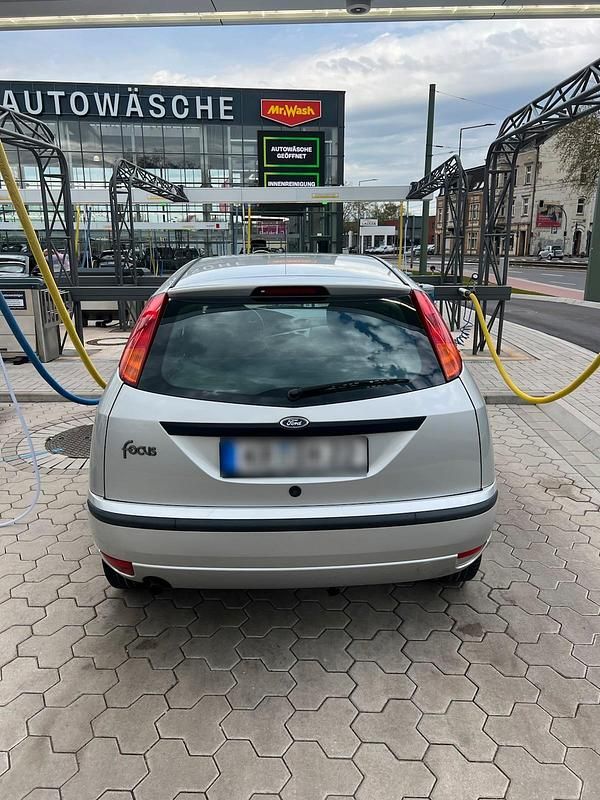 Usata Ford Focus 75 CV (55 kW) 2004 Argento Utilitaria