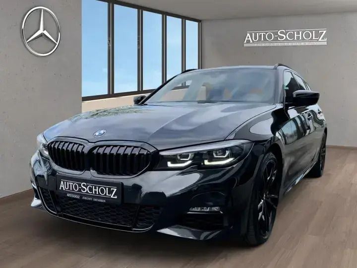 Black sapphire Gebraucht 2022 BMW 320 M Sport Kombi | 36.332 € (Fairer Preis) - Bild 1/4