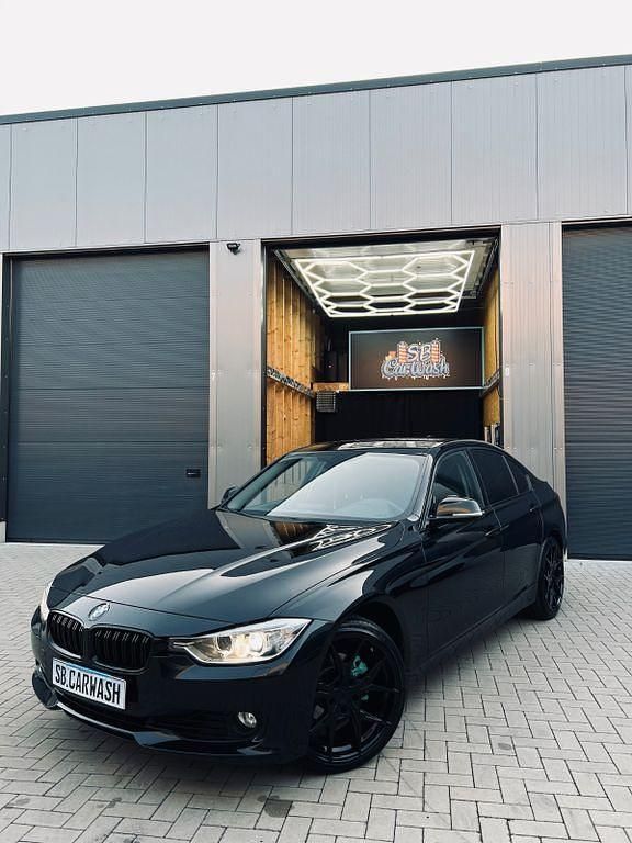 Gebraucht BMW 320 184 PS (135 kW) 2012 Schwarz Limousine