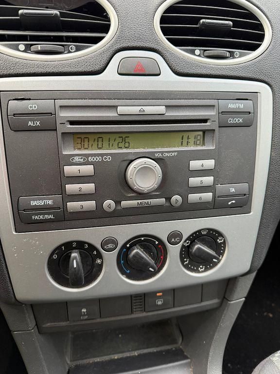 Gebraucht Ford Focus Trend 80 PS (58 kW) 2006 Grau Limousine