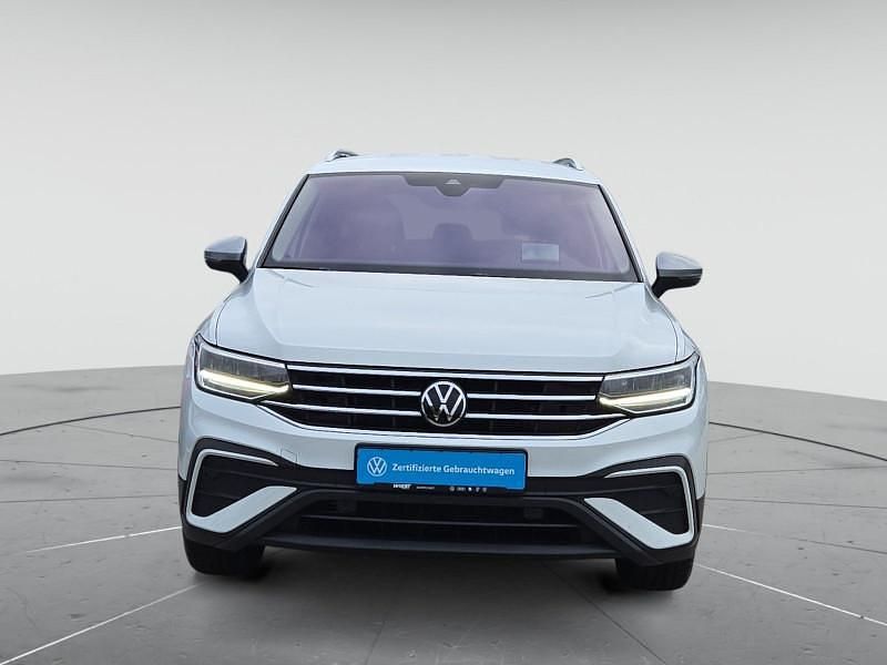 Weiß Gebraucht 2023 VW Tiguan Allspace Life SUV | 27.480 € (Guter Preis) - Bild 1/4