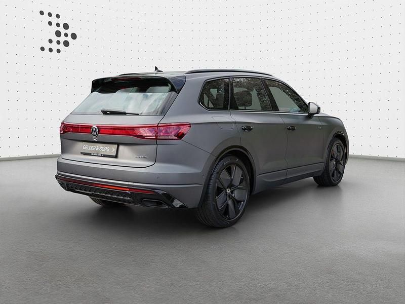 Gebraucht VW Touareg R 462 PS (339 kW) 2023 Siliziumgrau matt SUV