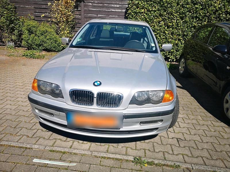 Second-hand BMW 325 2001 Argintiu Berlinǎ