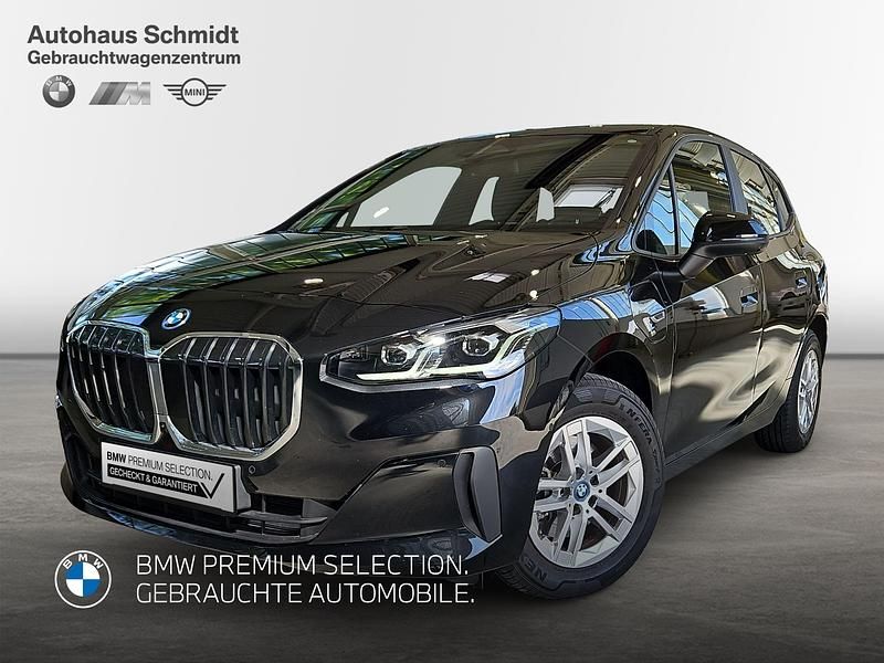 Saphirschwarz Gebraucht 2022 BMW 225 Active Tourer Sport Line Van / Kleinbus | 31.660 € (Guter Preis) - Bild 1/4