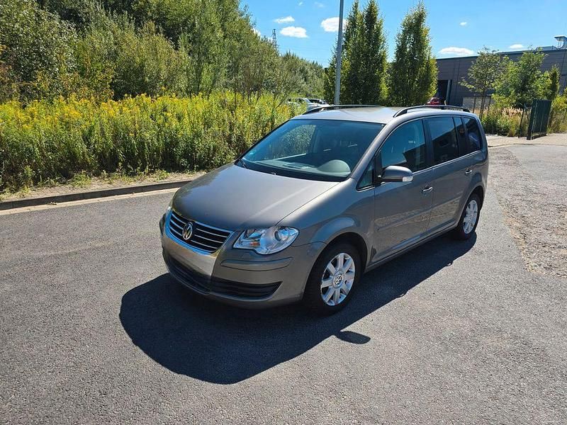 Grau Gebraucht 2008 VW Touran United Van / Kleinbus | 2.499 € (Superpreis) - Bild 1/4