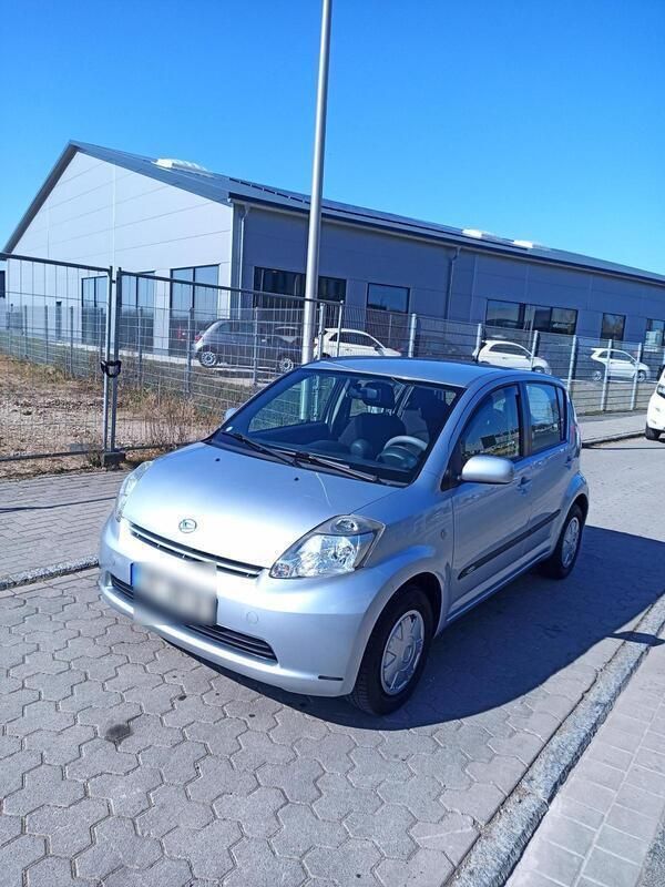 Silber Gebraucht 2007 Daihatsu Sirion Kleinwagen | 3.750 € (Teuer) - Bild 1/4
