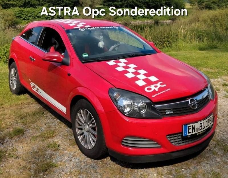 Rot Gebraucht 2009 Opel Astra GTC Selection Limousine | 2.390 € (Fairer Preis) - Bild 1/4