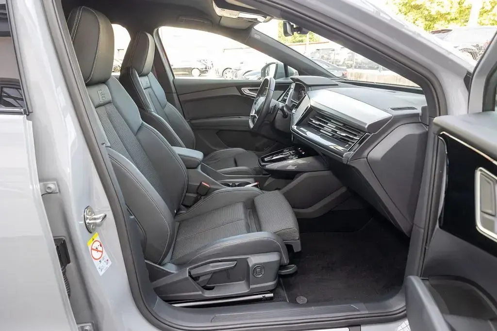 Gebraucht Audi Q4 Sportback e-tron Sport 219 kW (299 PS) 2022 Kieselgrau SUV