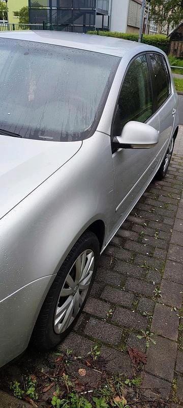Gebraucht VW Golf V 105 PS (77 kW) 2007 Silber Limousine