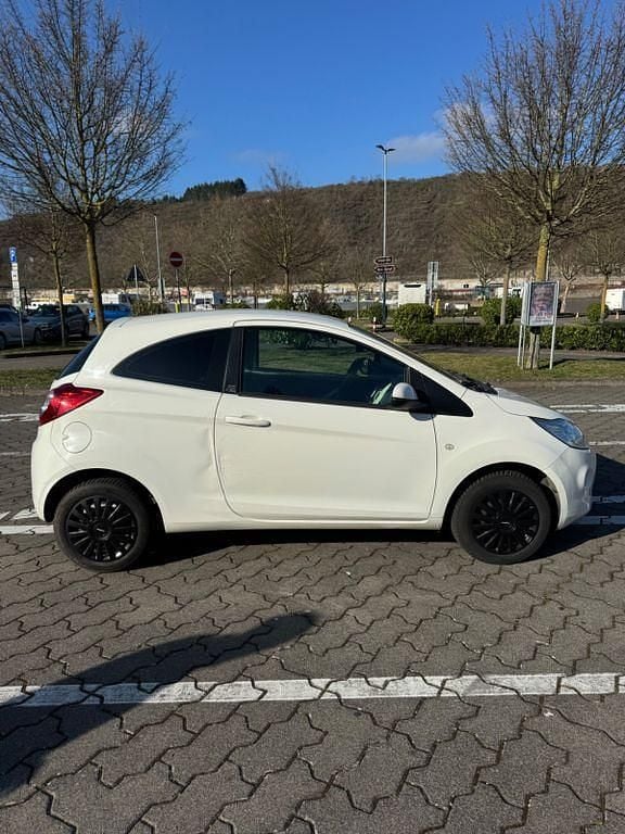 Gebraucht Ford Ka 69 PS (50 kW) 2015 Weiß Kleinwagen